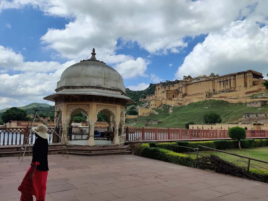 Jaipur: Amber Fort Guided Tour and Entry Ticket - Views toward the hills and Maota Lake: where the fort breathes