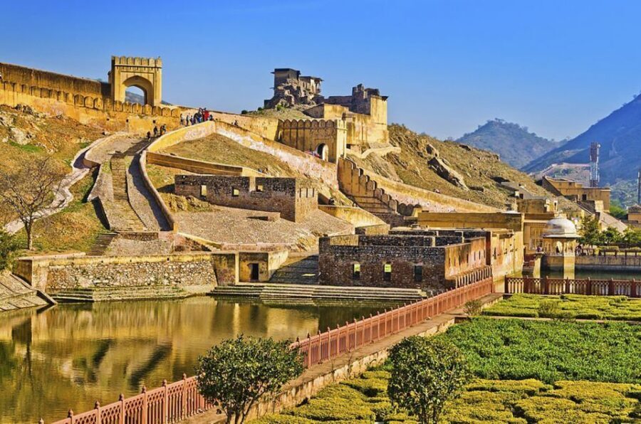 Jaipur: Amber Fort, Jal Mahal and Hawa Mahal Private Tour - Hawa Mahal: Palace of Winds for the Facade Lovers