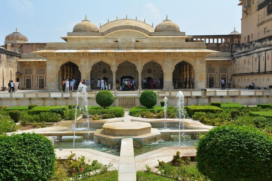 Jaipur: Amber Fort, Stepwell & Jal Mahal with Pickup - Jal Mahal on Man Sagar Lake: iconic Water Palace views in a compact stop