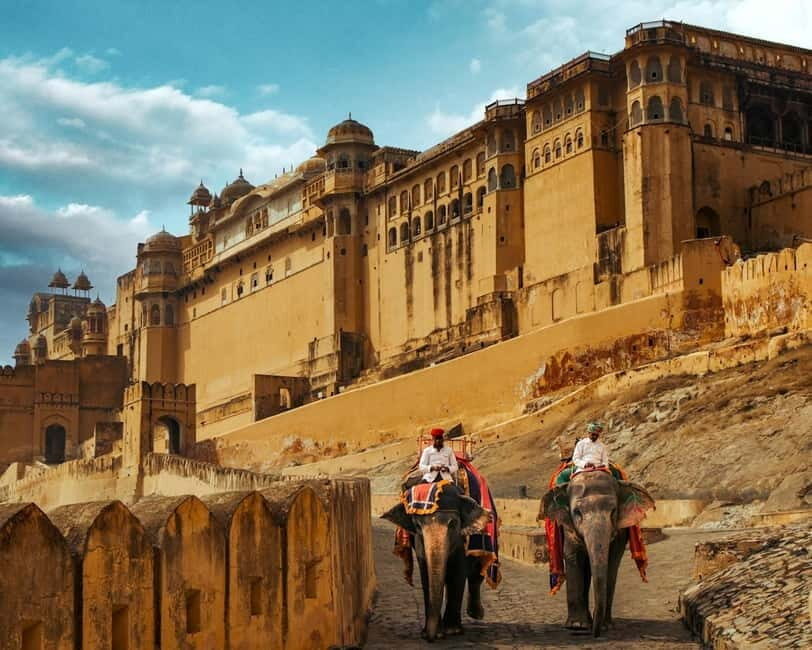 Jaipur: Amber Fort, Stepwell & Jal Mahal with Pickup - The guide makes the difference: stories, photo tips, and clear explanations