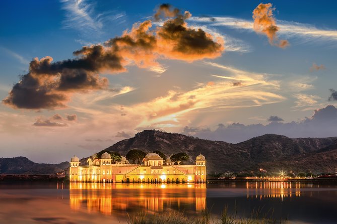 Jaipur Amer Fort, Jal Mahal & Stepwell Private Half-Day Tour - Amer Fort: Rajput courtyards, Pol gateways, and Sheesh Mahal
