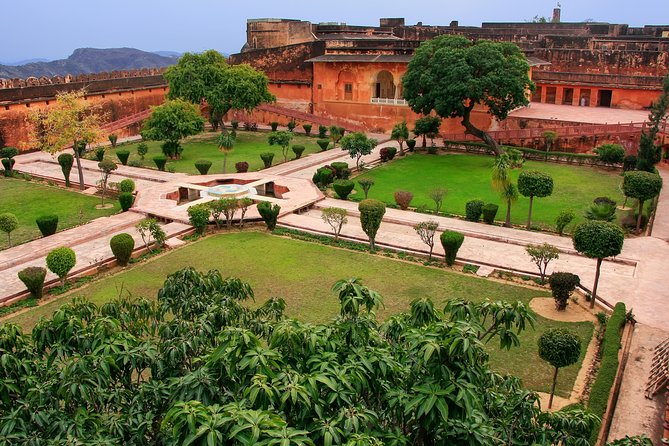 Jaipur Amer Fort, Jal Mahal & Stepwell Private Half-Day Tour - Panna Meena ka Kund stepwell: symmetry and zig-zag steps