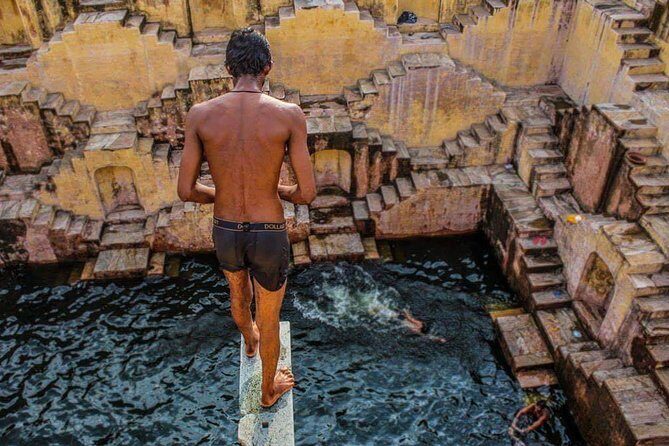 Jaipur by locals : Private Tour of Hidden & Iconic Sights - Market Stop: The Quick Hit of Everyday Jaipur