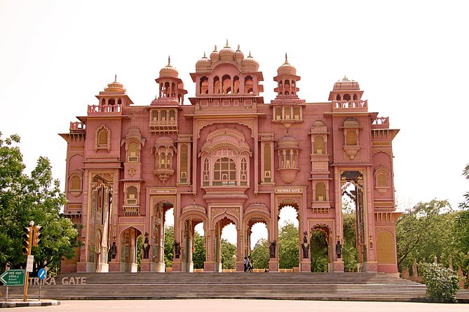 Jaipur City Palace, Hawa Mahal & Jantar Mantar Private Tour - The car, the guide, and the little extras that help