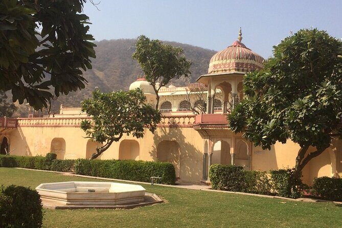 Jaipur City Tour by Private Car With English Speaking Driver - A final hour in Jaipur: textiles, pottery, and gems