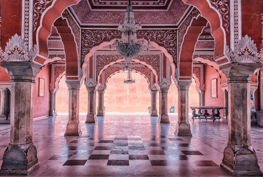Jaipur City Tour: City Palace, Jantar, Hawa & Jal Mahal - Lunch break: a real chance to recharge