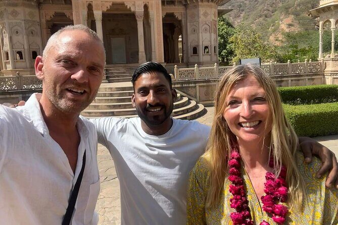 Jaipur City Tour with Traditional Flower Market Visit - Royal Gaitor Cenotaphs: Carved Memorials in the Nahargarh Foothills