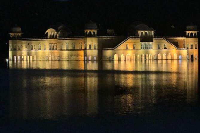 Jaipur Evening City Tour In Open Jeep - Johri Bazaar and Albert Hall: swap fort views for real city energy