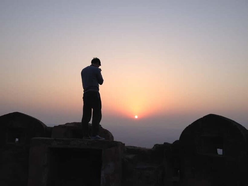 Jaipur: Explore Amber, Jaigarh & Nahargarh Fort with Sunset - Lunch break in a local restaurant: schedule includes time, not meal cost
