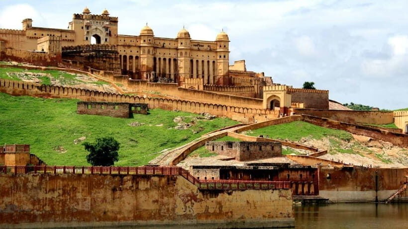 Jaipur: Full Day City sightseeing with Car, Guide & Lunch - Jal Mahal on Man Sagar Lake: a calm pause with photo payoff