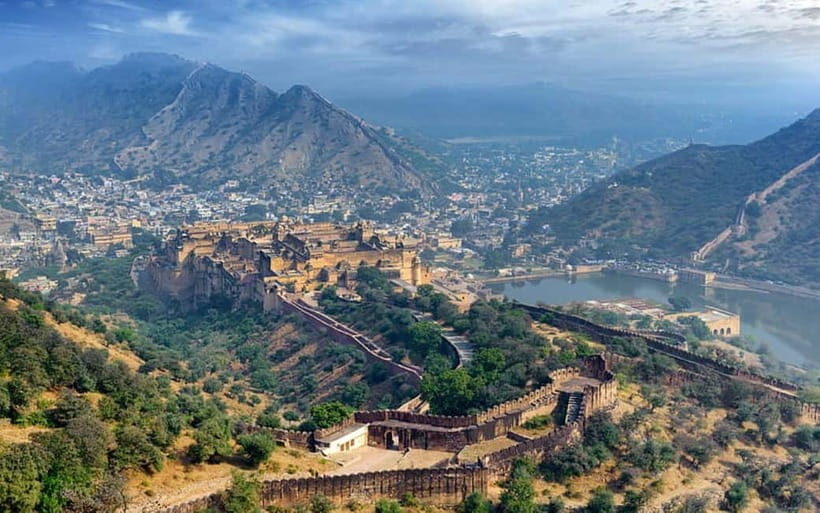 Jaipur: Full Day City sightseeing with Car, Guide & Lunch - Lunch in Jaipur: a real sit-down break (and why it’s included)