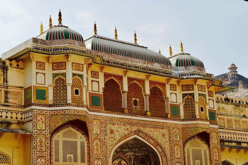 Jaipur: Full Day City sightseeing with Car, Guide & Lunch - Hawa Mahal: the Palace of Winds as a street-life design