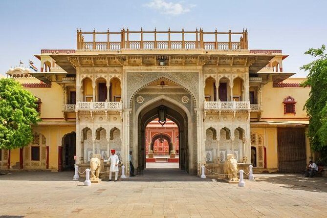 Jaipur Full Day City Tour visit Hawa Mahal, Amber Fort & City Palace - 8:00am Pickup to Hawa Mahal’s Honeycomb Facade