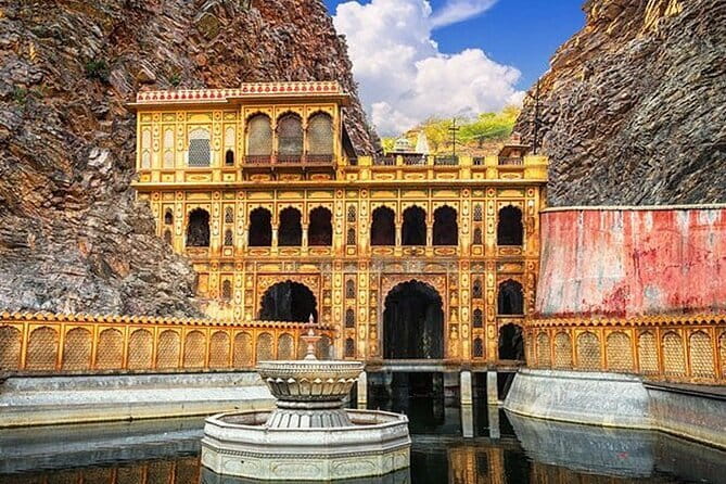 Jaipur Full Day Heritage of Pink City Tour By Tuk Tuk With Chai - Panna Meena ka Kund: the stepwell that makes geometry fun