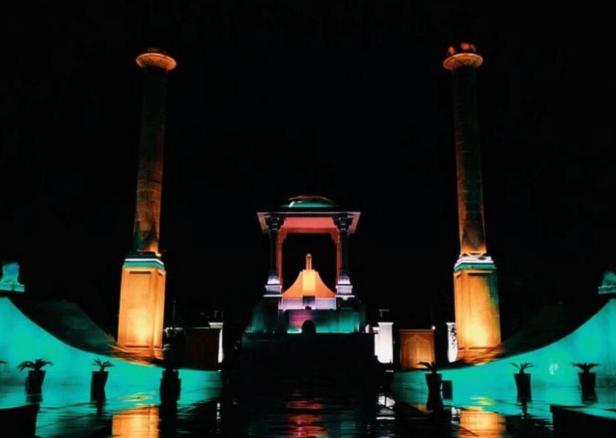 Jaipur: Guided Evening Walking Tour with a Local - Statue Circle: Decorative Lighting and Multi-Colored Fountains
