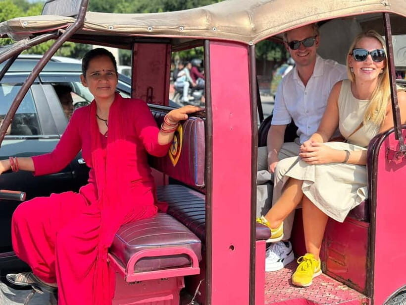 Jaipur Half-Day City Tour By E-Rickshaw with Female Driver - Why an e-rickshaw makes Jaipur feel easier