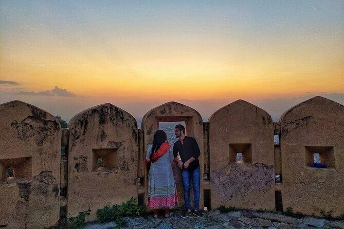 Jaipur Half-Day Evening Tour with Sunset and Dinner - Hawa Mahal at night: short stop, big façade effect