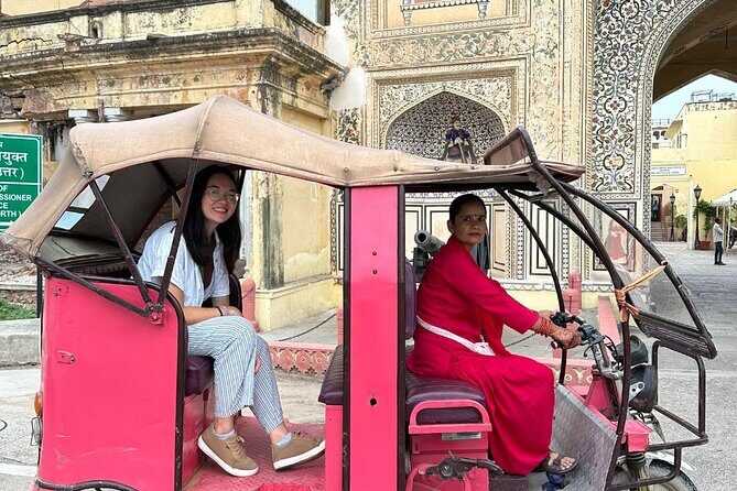 Jaipur Half-Day Heritage Tour by Women-Driven E-Rickshaw - Jal Mahal: A Short Stop With a Strong Visual Payoff