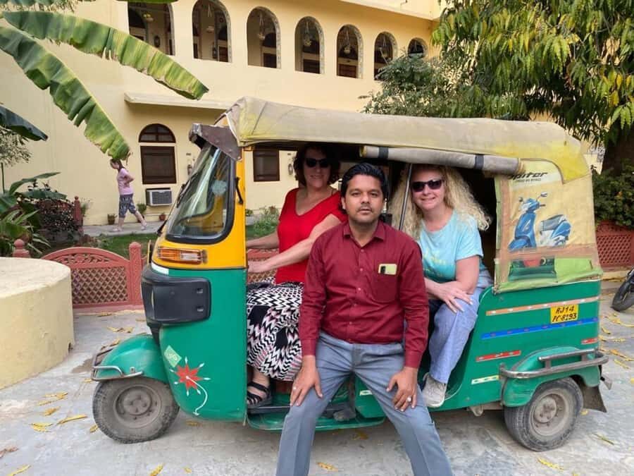 Jaipur: Half-Day or Full-Day Tour with Flower Market - Royal Gator Tumba: a quieter heritage stop that adds meaning