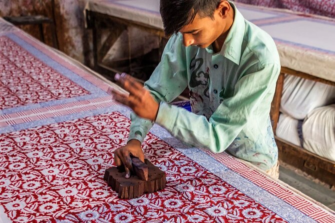 Jaipur Half-Day Shopping Tour with Hand Block Printing Class - Maniharo Ka Rasta: lac bangles and the craft you can actually watch