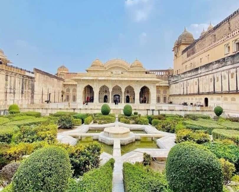 Jaipur: Half or Full-Day Sightseeing Tour with Flower Market - Shopping time in the arts and crafts market