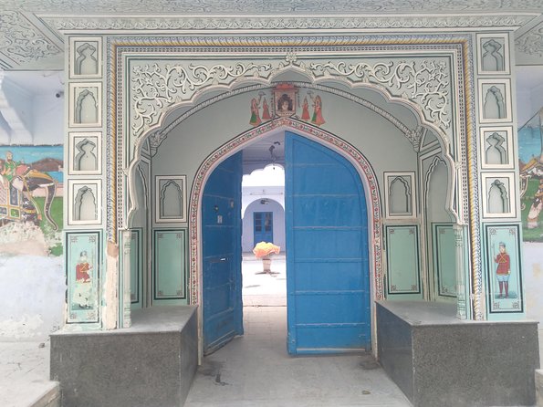 Jaipur Heritage Walking Tour - Local life, Havelis and Temples - Govind Devji Temple Aarti: A Short Ceremony That Can Change the Mood