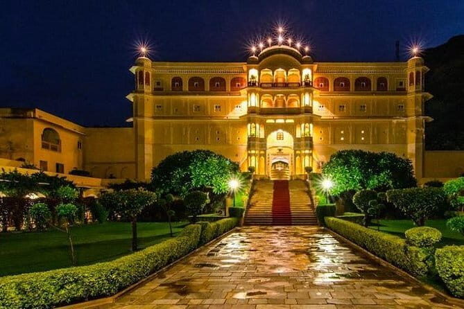 Jaipur Instagram Tour of Photogenic Spots - Royal Gaitor Tumbas and Jal Mahal: contrast between calm and postcard views