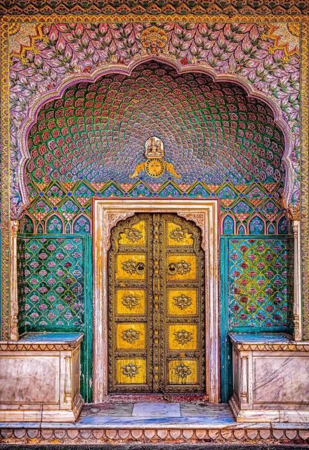 Jaipur: Instagram Tour of The Top Photography Spots - Gaitor Ki Chhatriyan and Panna Meena ka Kund for detail shots