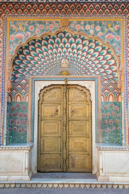 Jaipur: Instagram Tour of The Top Photography Spots - Patrika Gate and the Jawahar Circle Park entrance for architecture shots