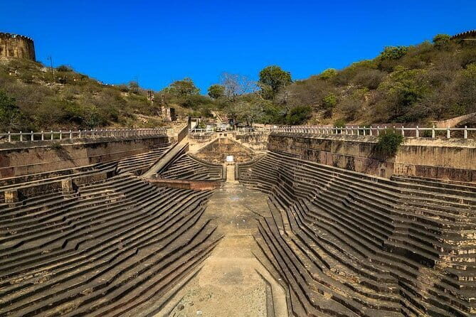 Jaipur Nahargarh Fort Sunrise or Sunset Tour with Flower Market - The quick hit: Jal Mahal photos on Man Sagar Lake