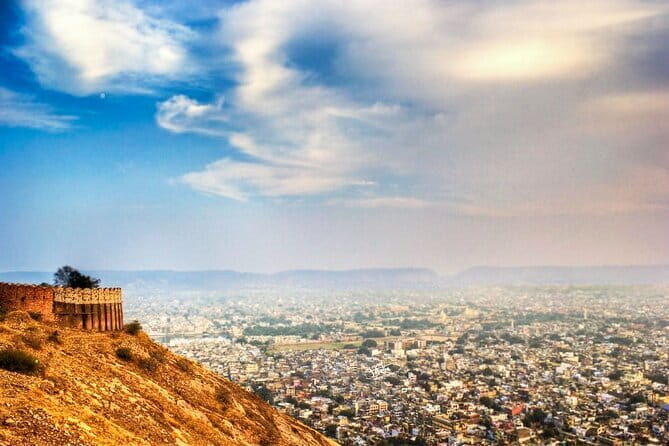Jaipur Nahargarh Fort Sunrise or Sunset Tour with Flower Market - Ramgarhmode crafts: block printing, jewelry, and rug weaving