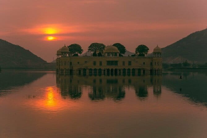 Jaipur Nahargarh Sunset and Night Lights Tour - Jal Mahal: The Water Palace Effect in Evening Light
