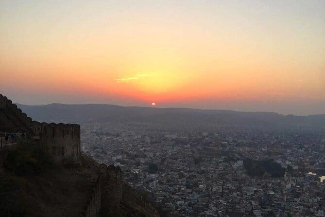 Jaipur Nahargarh Sunset and Night Lights Tour - Hawa Mahal at Dusk: Quick, Architectural, and Photo-Ready