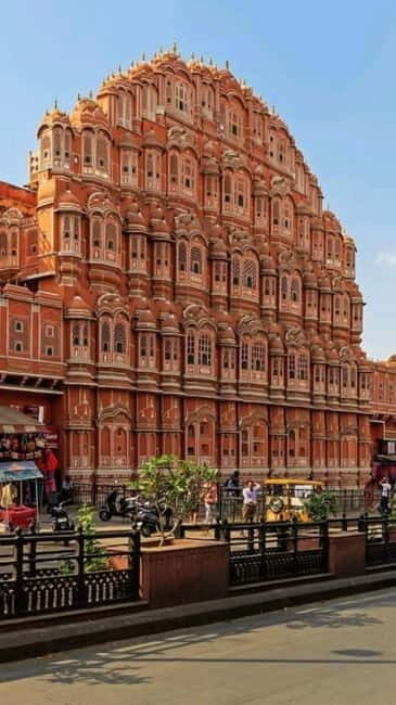 Jaipur: Night Open Jeep Safari with City Lights & Palaces - Meeting point and the flow of a private night route