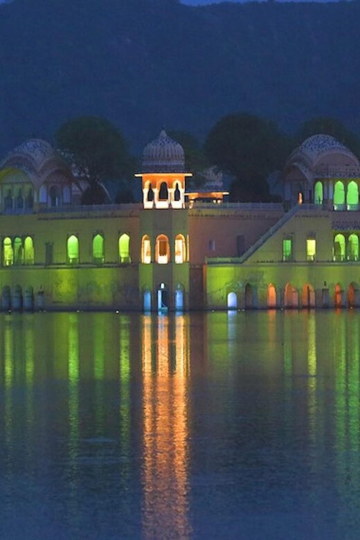 Jaipur: Night Tour of Amer & pink city by an open air jeep - Jal Mahal stop: seeing the water palace vibe quickly