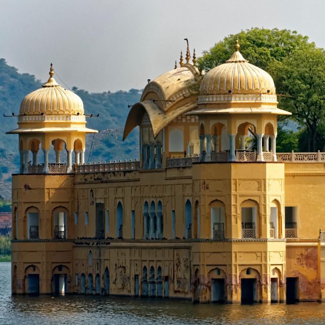 Jaipur: Private Full-Day City Tour by Tuk-Tuk or Car - City Palace: where royal life becomes a museum