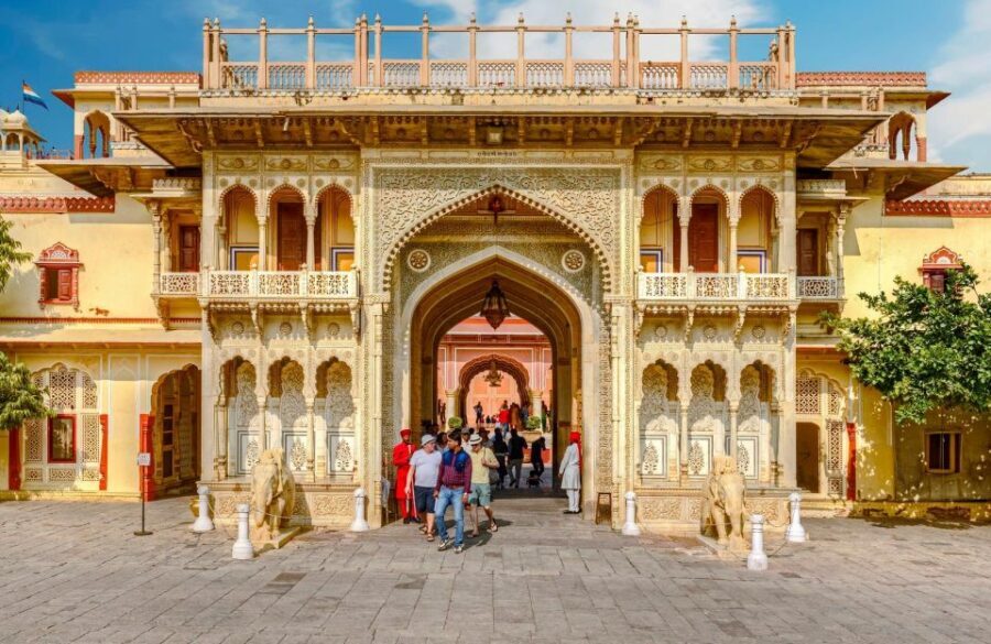 Jaipur: Private Full-Day City Tour by Tuk-Tuk or Car - Hawa Mahal and Albert Hall: the photo-heavy finish with different styles