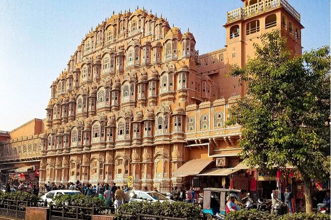 Jaipur Private Full-Day Sightseeing Tour by Tuk-Tuk with Pickup - Panna Meena Kund, Central Museum, and Market Time