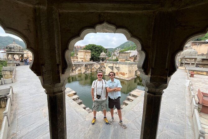 Jaipur Private Full Day Sightseeing Tour with Guide by Car - Gaitore Ki Chhatriyan: quiet royal memorials with architectural focus