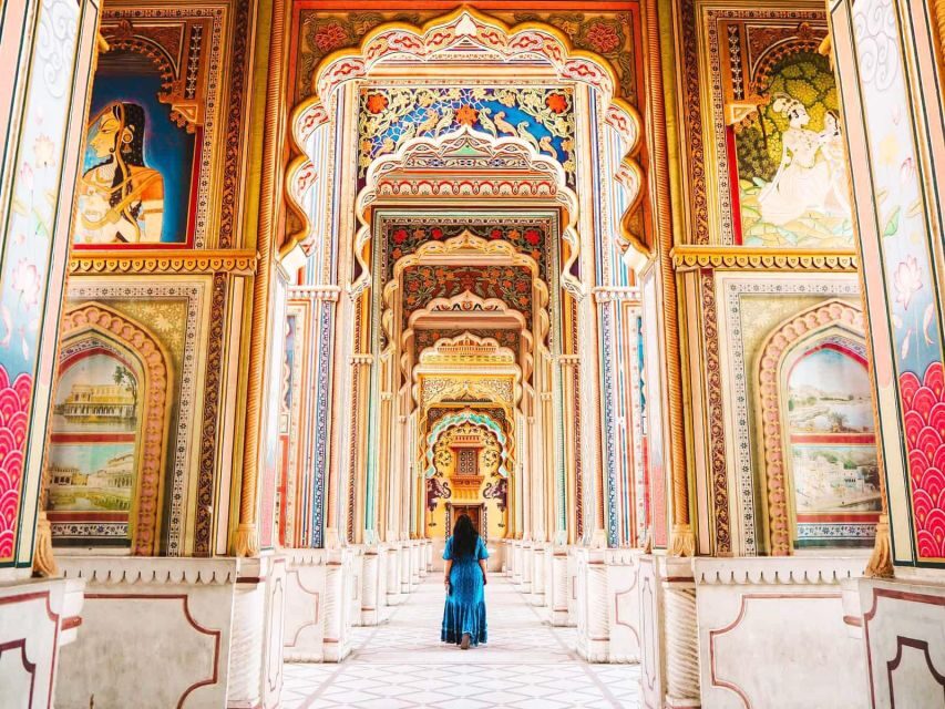 Jaipur: Private Instagram Tour of Top Photography Spots - Hawa Mahal: the Palace of Winds as a photo subject with real character