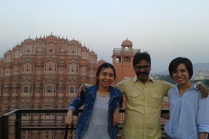 Jaipur- Private One Day Sightseeing Tour - Hawa Mahal: architecture stop with a quick photo window