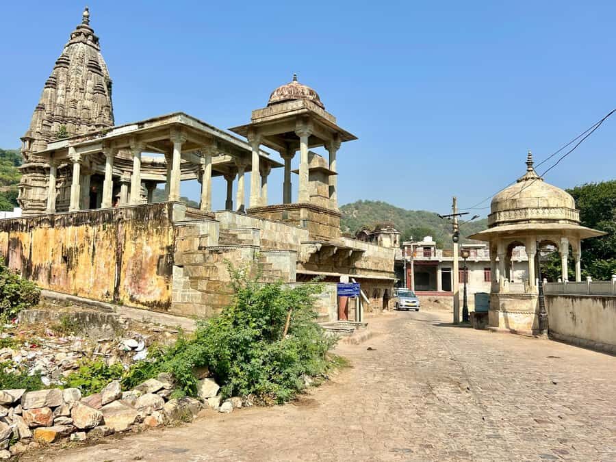 Jaipur: Private PinkCity & Stepwell Heritage Tour with Guide - Transportation and Comfort: The AC Car Part Is Not Small