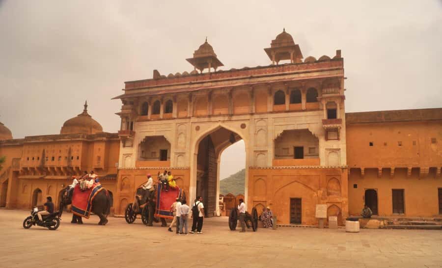 Jaipur: Private PinkCity & Stepwell Heritage Tour with Guide - Panna Meena Ka Kund Stepwell: Jaipur’s Practical Engineering