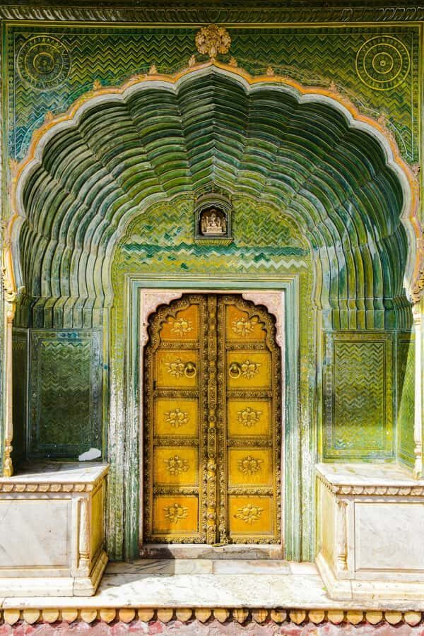 Jaipur: Private PinkCity & Stepwell Heritage Tour with Guide - Jal Mahal on Man Sagar Lake: A Quiet Pause in the Middle