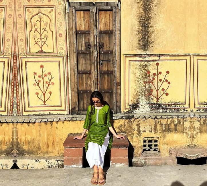 Jaipur: Private Tour for Instagram and Photography Lovers - Hawa Mahal and Jantar Mantar: icon facades and science shots