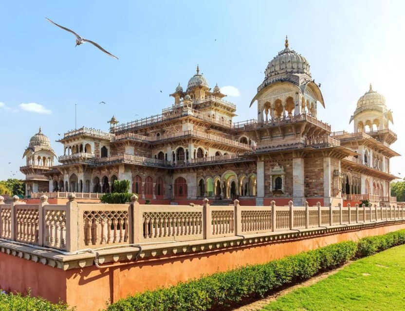 Jaipur Sightseeing by Tuk-Tuk: Temples, Palaces & Markets - Lunch Time and Market Time: How to Handle Food and Shopping