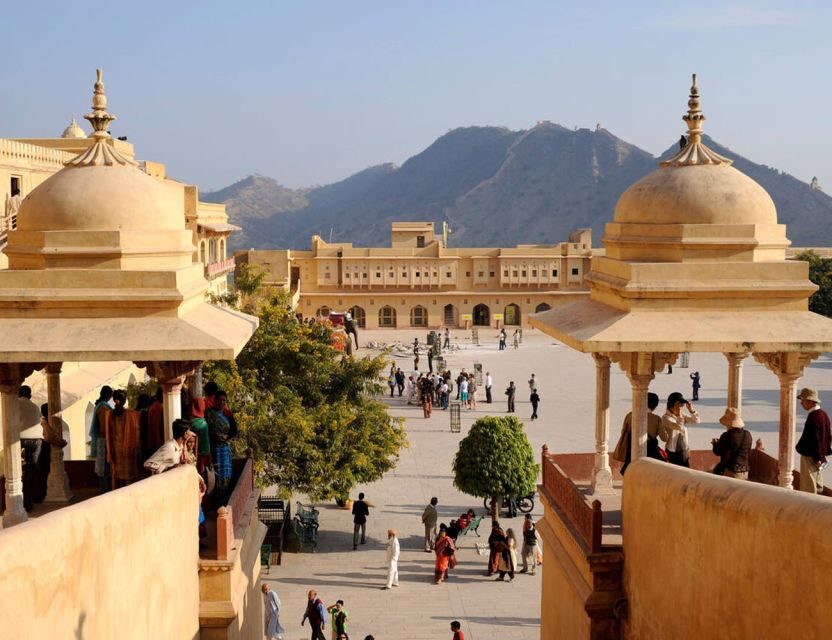 Jaipur Sightseeing by Tuk-Tuk: Temples, Palaces & Markets - City Palace and the Mix-and-Match Styles of Power