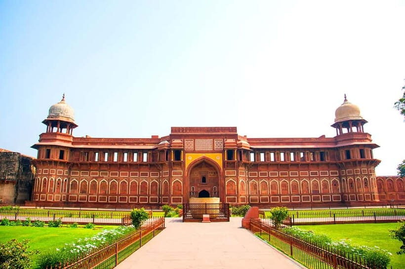 Jaipur: Tajmahal Sunrise Tour with Fatehpur Sikri & Abhaneri - Sunrise at the Taj Mahal East Gate: what early entry really gives you
