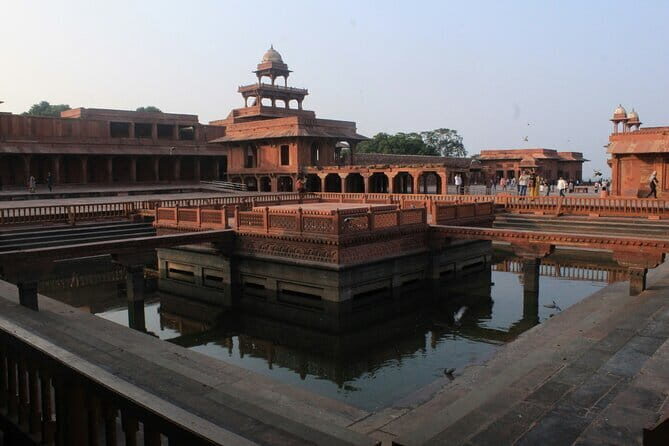 Jaipur to Agra Day Trip with Fatehpur Sikri and Abhaneri - Taj Mahal with a guide: making the most of two hours