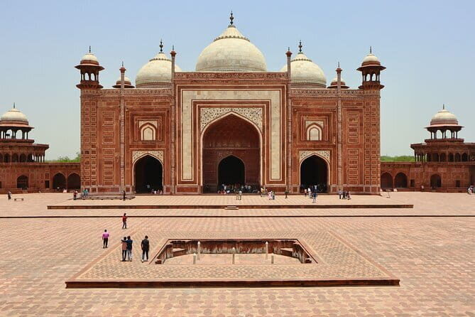 Jaipur to Agra Day Trip with Fatehpur Sikri and Abhaneri - Picking up the early start: driver, comfort, and pacing